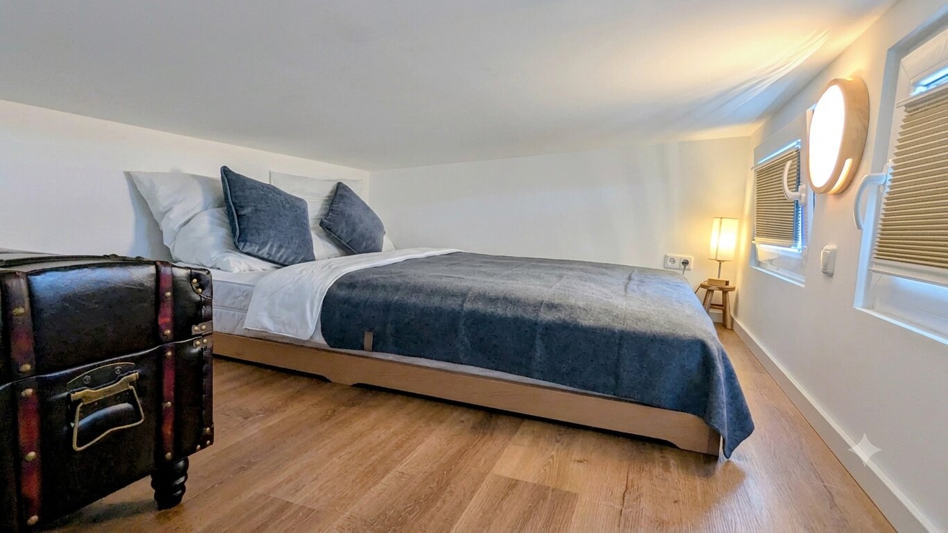 Schlafnische Tiny House Nachtigall Ostsee – zweites Bett im Dachgeschoss